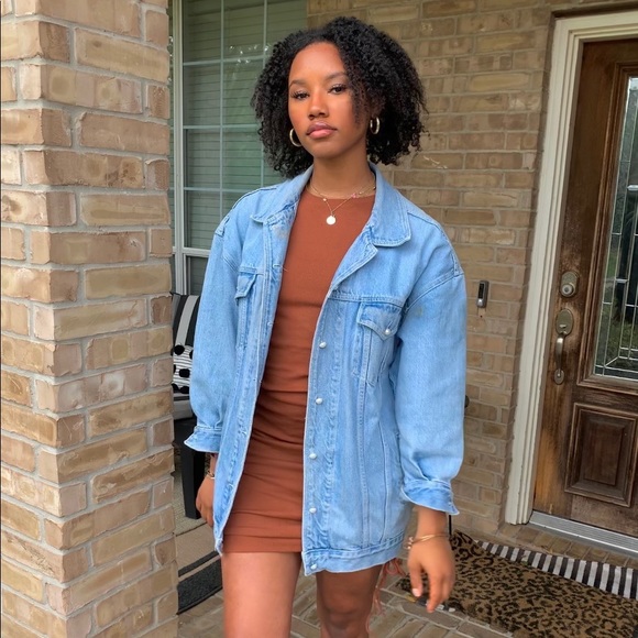 Meet your Posher, Alexia - Picture 2 of 3